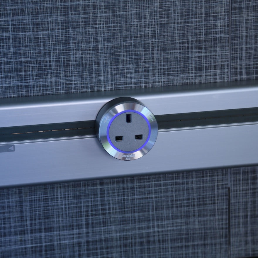 Prise de courant Anglaise BS3 - Bague aluminium - Led bleu
