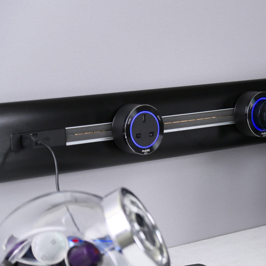 Prise de courant Anglaise BS3 - Bague aluminium - Led bleu
