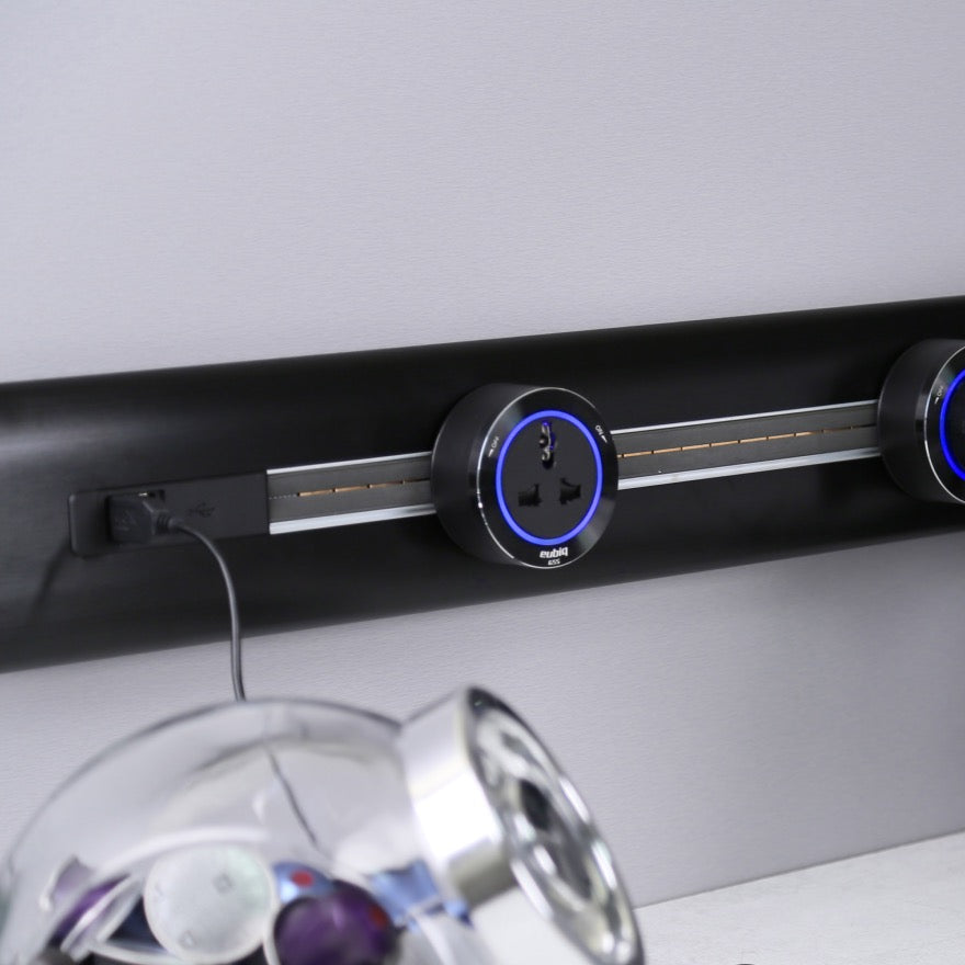 Prise de courant Internationale ITL3 Noire - Bague Alu - Led Bleu