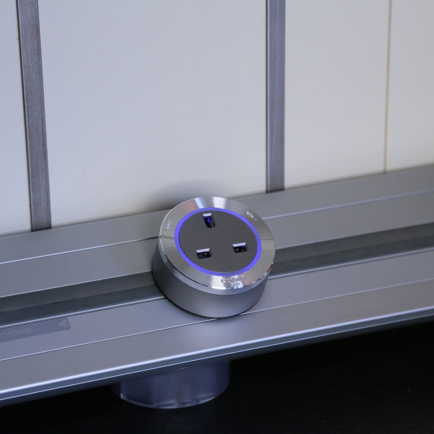 Prise de courant Anglaise BS3 - Bague aluminium - Led bleu